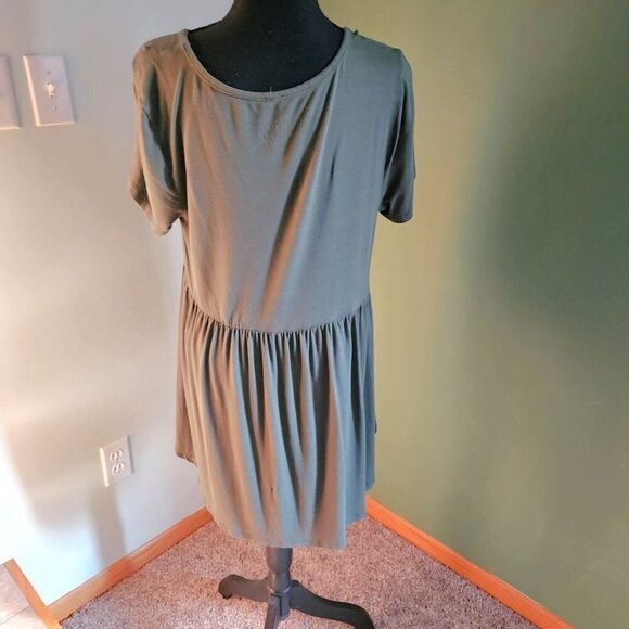 Torrid Super Soft Green Short Sleeve High Low Shirt Blouse Top Size 00 - Picture 2 of 4